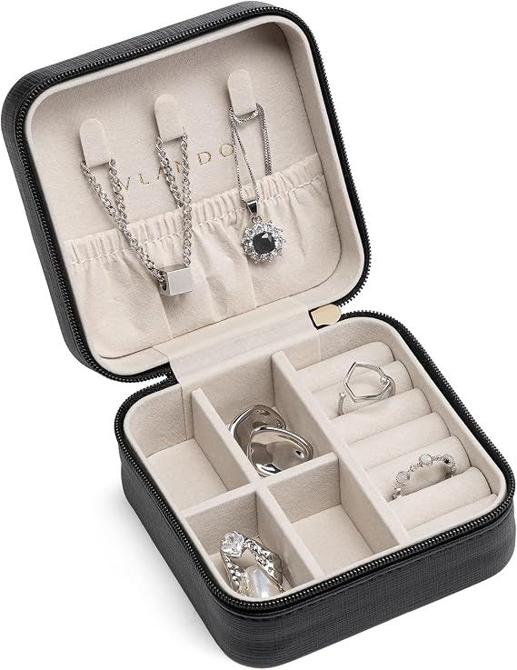 VLANDO Travel Jewelry Case, Compact Design, Necklace Hook, Anti-Tangle