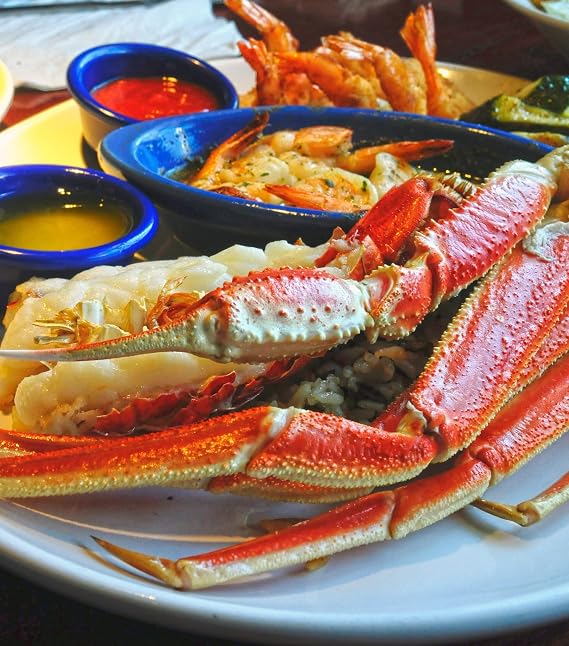 Large Snow Crab Legs (Approximately 8-10 oz per cluster) ((3 lbs) Snow Crab Clusters- FROZEN)