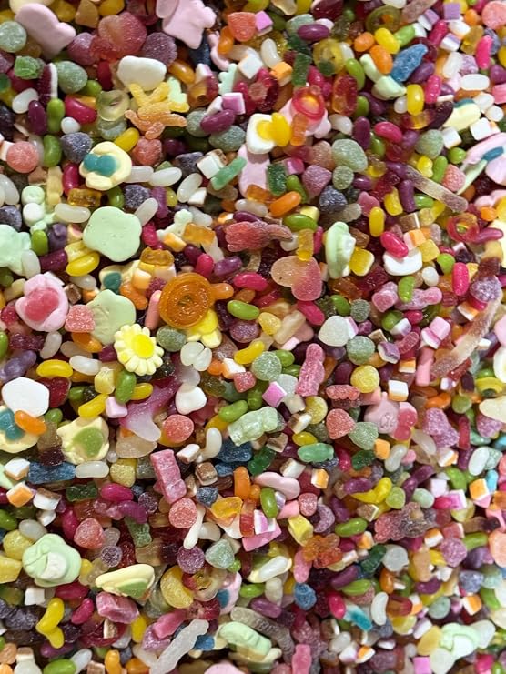 Pick and Mix Sweets 1kg Bag | The Ultimate Classic & Retro Sweet Mix | A Huge Assortment of Fizzy, Gummy & Jelly Favourites | Perfect for Parties, Sharing & Gifts